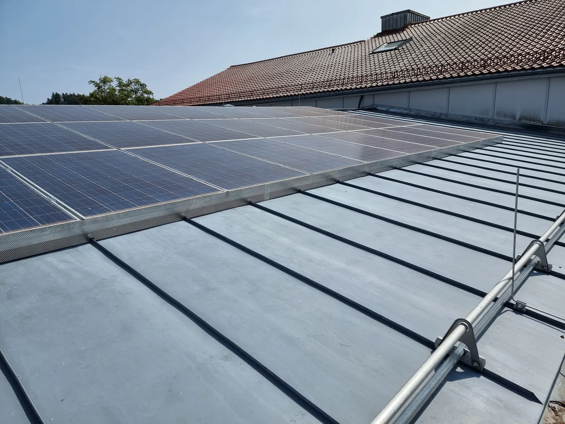 Technische Detailaufnahme einer realisierten PV-Lösung